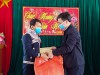 Đ/c Trần Văn Sứng tặng quà Tết tại 2 xã Hồ Thầu và Thèn Sin