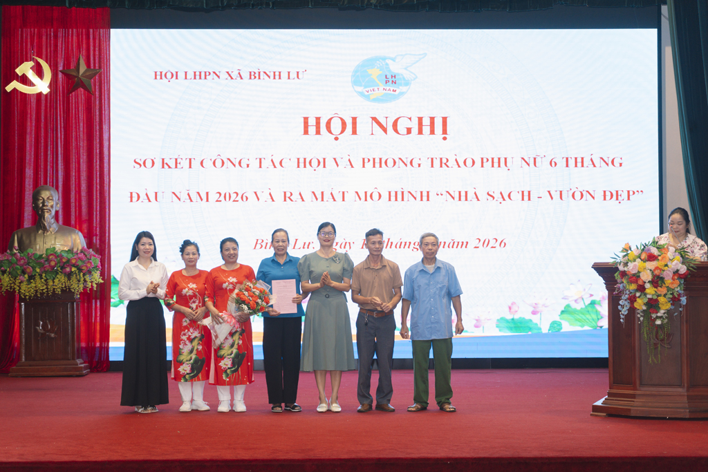 HỘI LHPN XÃ BÌNH LƯ SƠ KẾT CÔNG TÁC HỘI 6 THÁNG ĐẦU NĂM 2026, RA MẮT MÔ HÌNH “NHÀ SẠCH - VƯỜN ĐẸP